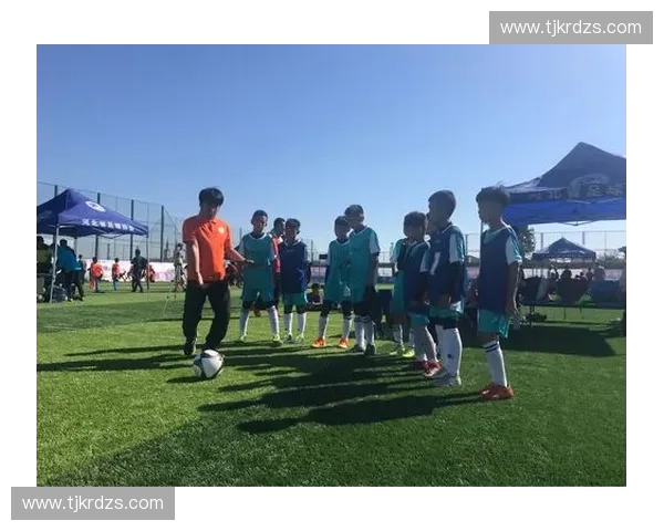 青草足球联赛：打造草根足球新天地，点燃全民足球热情的梦想之旅